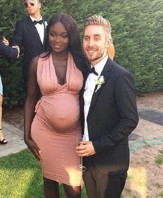 The dark-skinned model and the blue-eyed blond had children The dark-skinned model and the blue-eyed blond had children