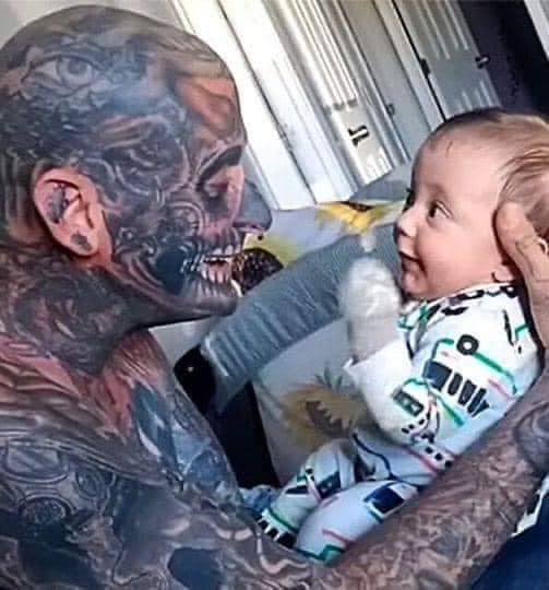 Dad removes full-body tattoos for sake of his young daughter Dad removes full-body tattoos for sake of his young daughter