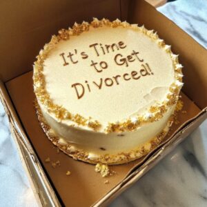 The Message on My Anniversary Cake Led Me to a Sh0cking Truth