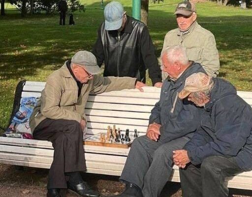 I CAUGHT GRANDPA PLAYING CHESS IN THE PARK—AND IT BROKE ME IN THE BEST WAY