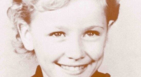 Once a Poor Girl in a Big Family—Now She’s a Country Music Icon at 77