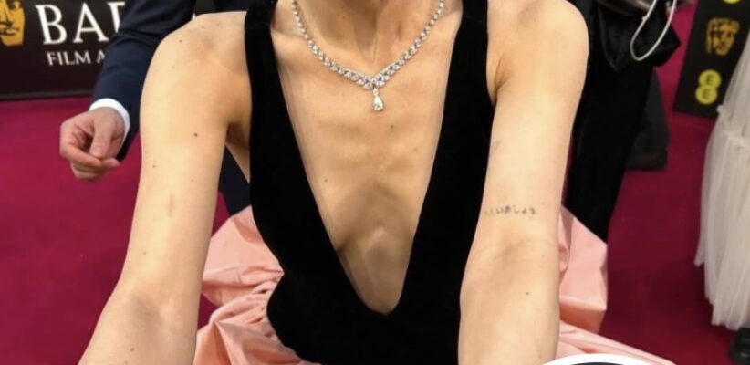 Photo Of Ariana Grande Turns Heads After Fans All Notice The Same Thing