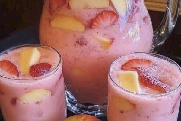 Creamy Strawberry Apple Punch That Feels Like Summer in a Glass