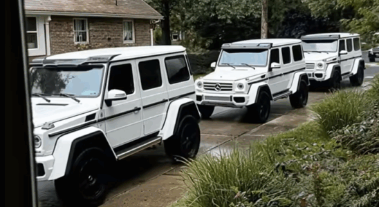 I Bought an Elderly Woman Pizza and Tea — The Next Morning, Three White SUVs Pulled Up to My House