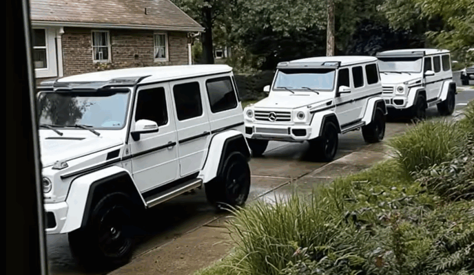 I Bought an Elderly Woman Pizza and Tea — The Next Morning, Three White SUVs Pulled Up to My House